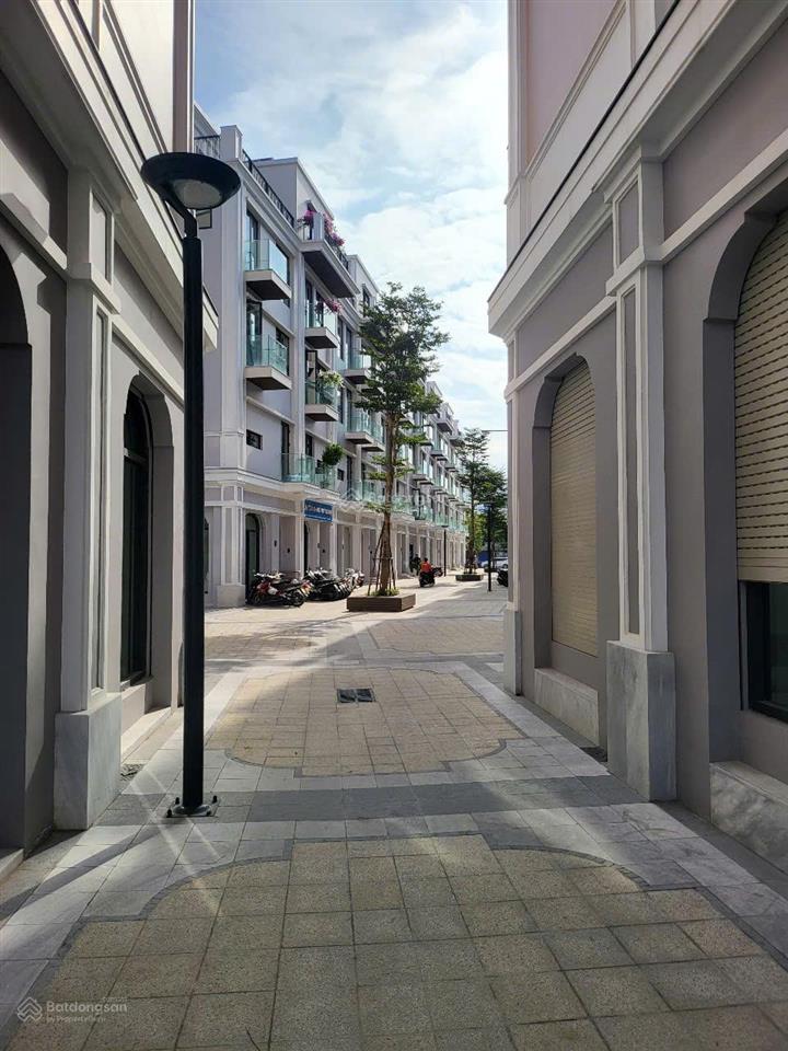 Chính chủ cho thuê căn 235m2 x 5 tầng thông sàn, làm văn phòng công ty vị trí đắc địa