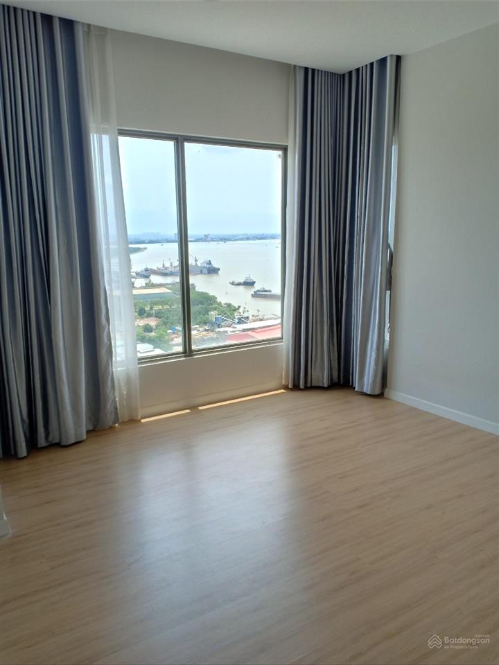 Bán giá tốt căn 3pn rộng rãi, skyline quận 7, giá chỉ 5,4 tỷ, view hướng sông thoáng đẹp, có sổ