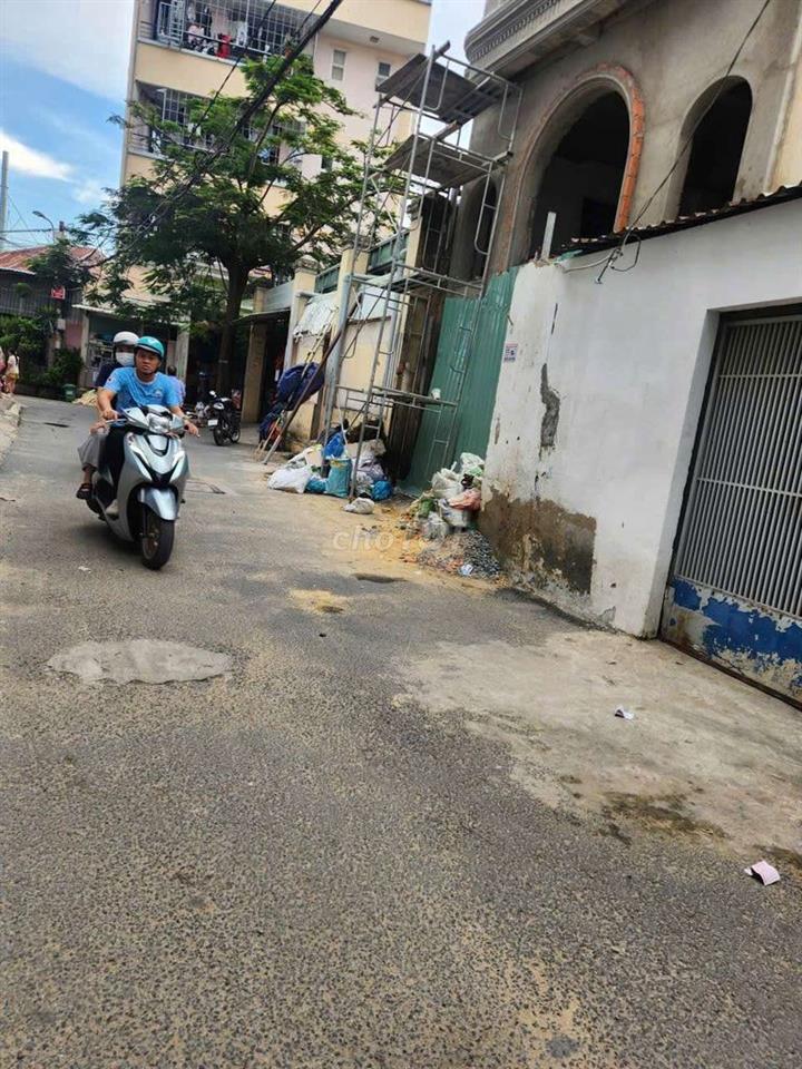 Nhà 4x9m lầu đúc 1pn lớn 1wc. Hẻm 4m thông.gần CV LÀNG Hoa Gò Vấp