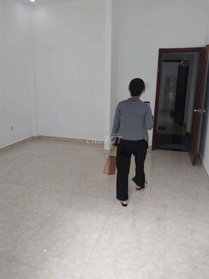 Nhà 4x18m lầu 2pn 2wc H Đông Nam. Gần ngã ba cây trâm