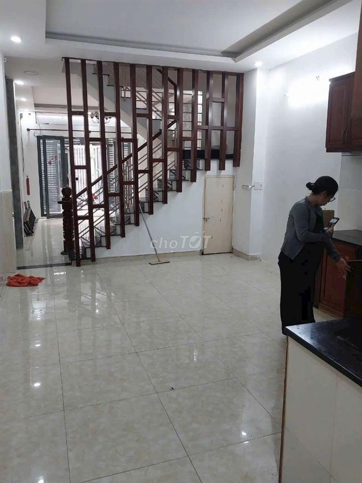 Nhà 4x18m lầu 2pn 2wc H Đông Nam. Gần ngã ba cây trâm