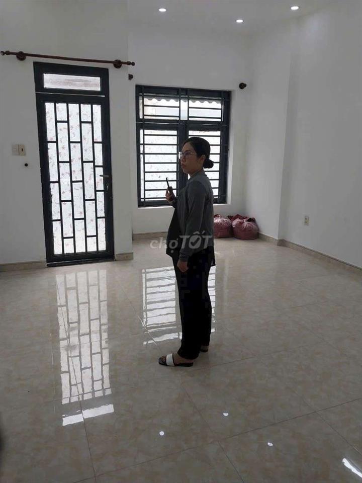 Nhà 4x18m lầu 2pn 2wc H Đông Nam. Gần ngã ba cây trâm