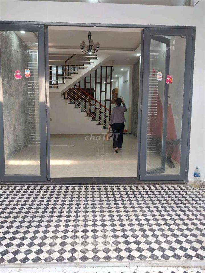 Nhà 4x18m lầu 2pn 2wc H Đông Nam. Gần ngã ba cây trâm