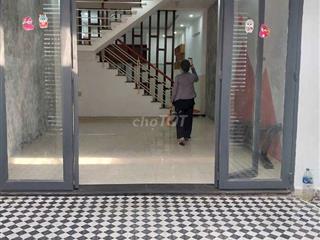 Nhà 4x18m lầu 2pn 2wc H Đông Nam. Gần ngã ba cây trâm