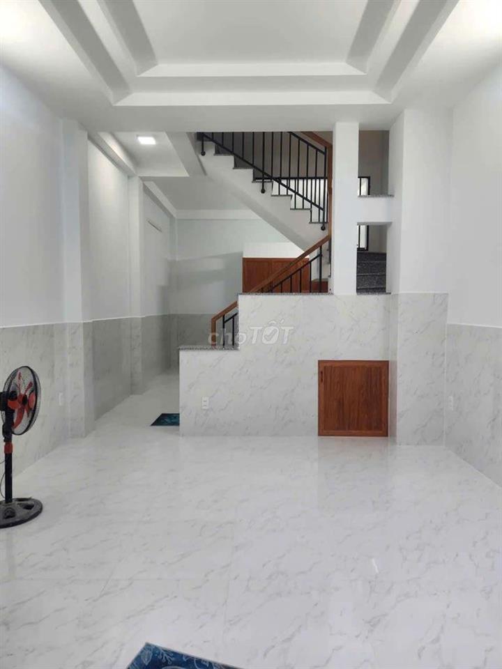 Nhà mới 4x10m 2lầu 2pn 2wc p thờ sân thượng trước sau. Đs 1 p16 gv