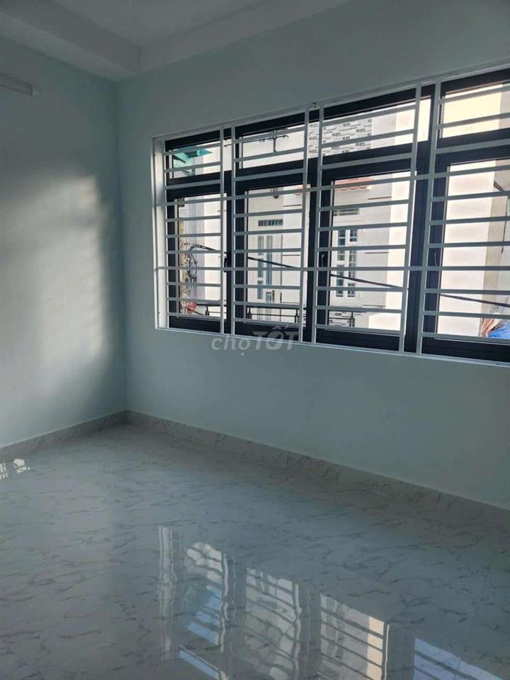 Nhà mới 4x10m 2lầu 2pn 2wc p thờ sân thượng trước sau. Đs 1 p16 gv