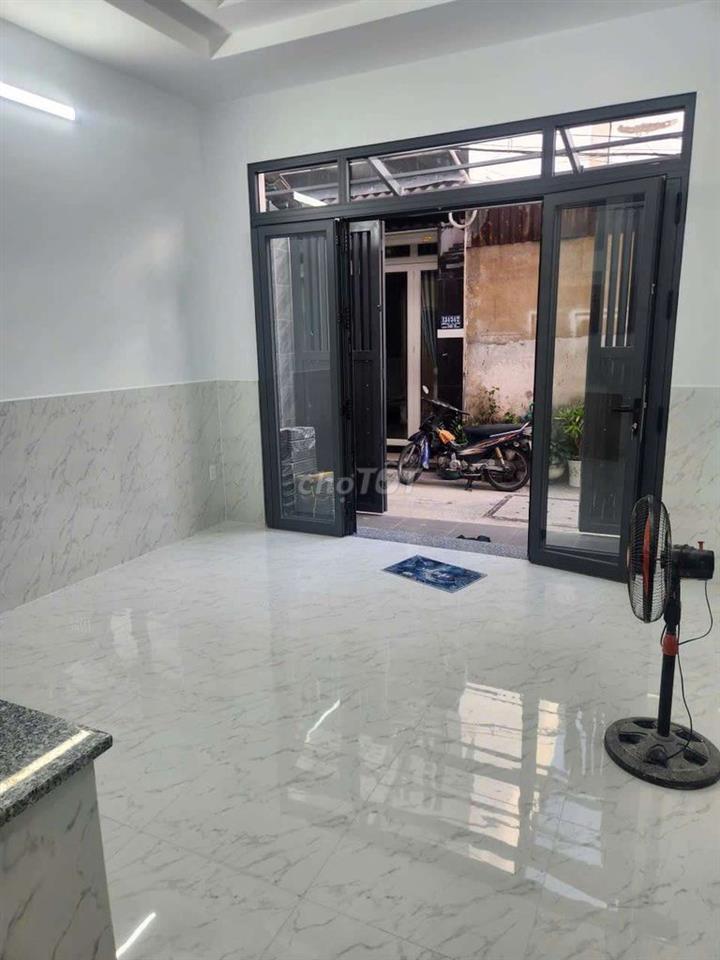 Nhà mới 4x10m 2lầu 2pn 2wc p thờ sân thượng trước sau. Đs 1 p16 gv