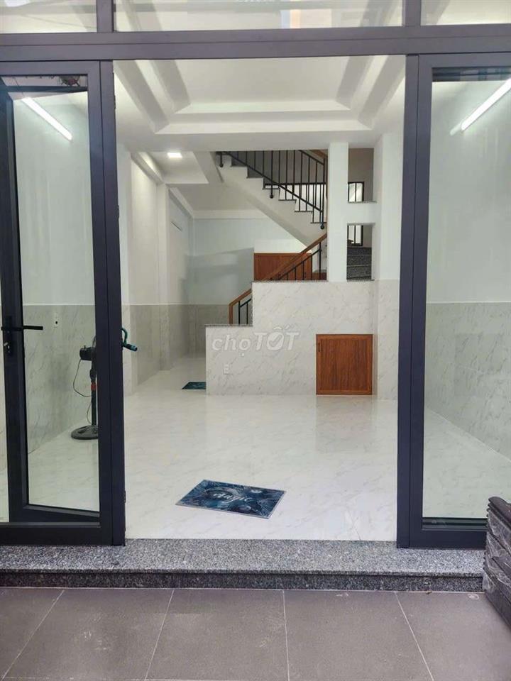 Nhà mới 4x10m 2lầu 2pn 2wc p thờ sân thượng trước sau. Đs 1 p16 gv
