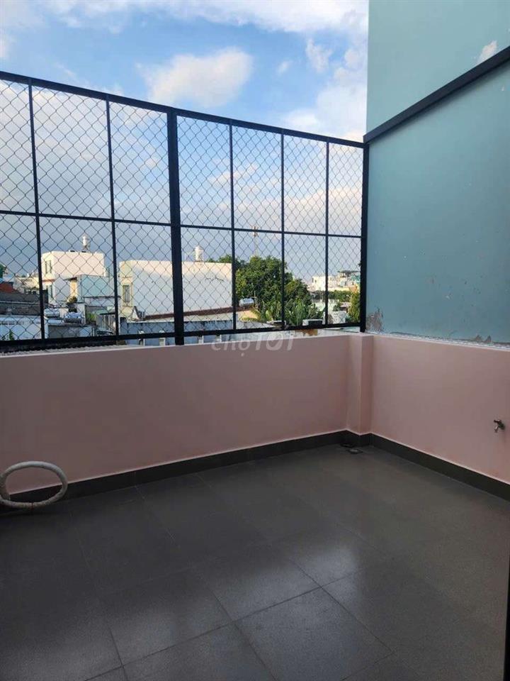 Nhà mới 4x10m 2lầu 2pn 2wc p thờ sân thượng trước sau. Đs 1 p16 gv