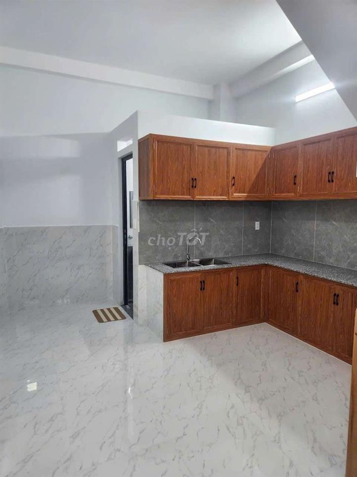 Nhà mới 4x10m 2lầu 2pn 2wc p thờ sân thượng trước sau. Đs 1 p16 gv