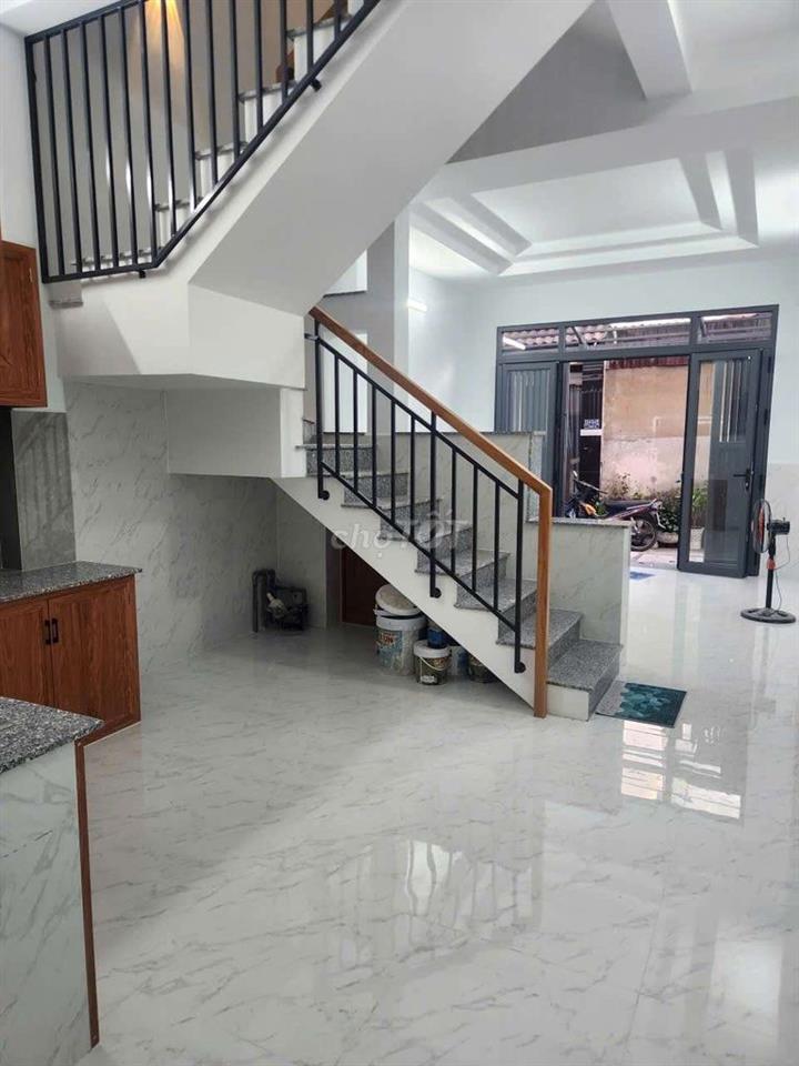 Nhà mới 4x10m 2lầu 2pn 2wc p thờ sân thượng trước sau. Đs 1 p16 gv