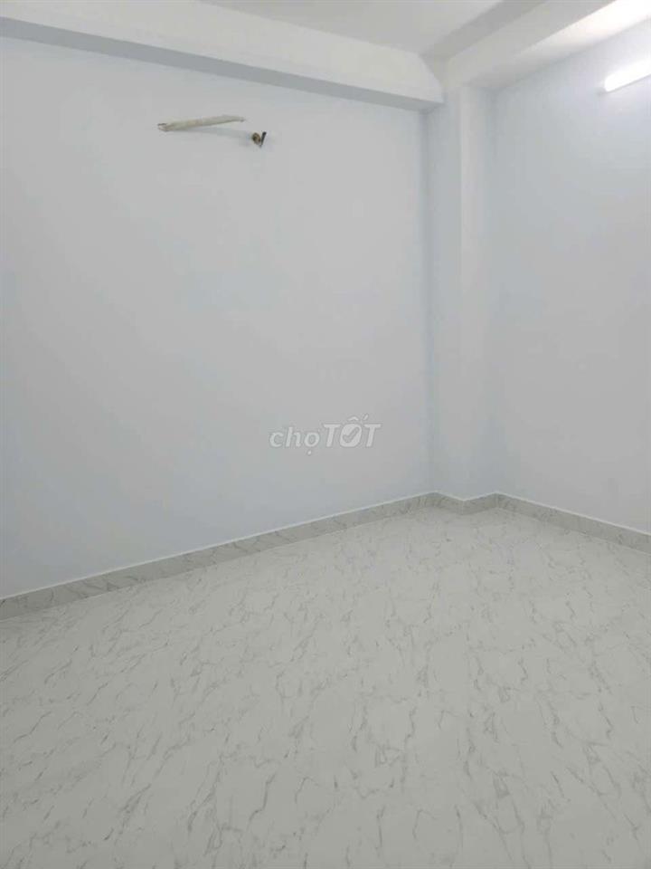 Nhà mới 4x10m 2lầu 2pn 2wc p thờ sân thượng trước sau. Đs 1 p16 gv