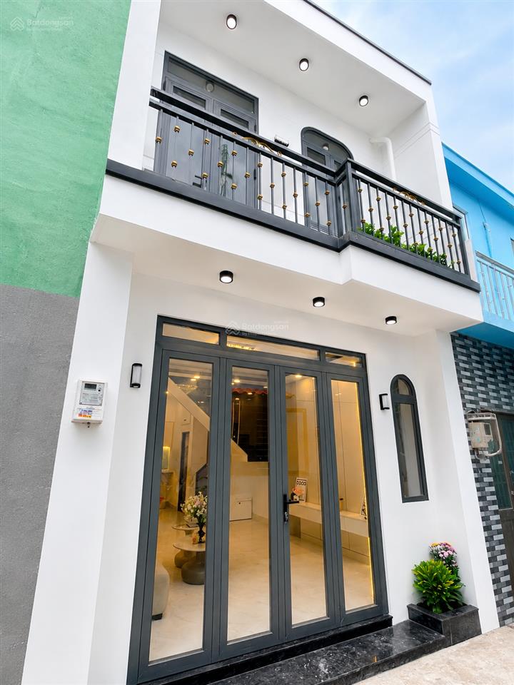 Chính chủ cần bán nhà mới toanh cách xe hơi vài bước chân