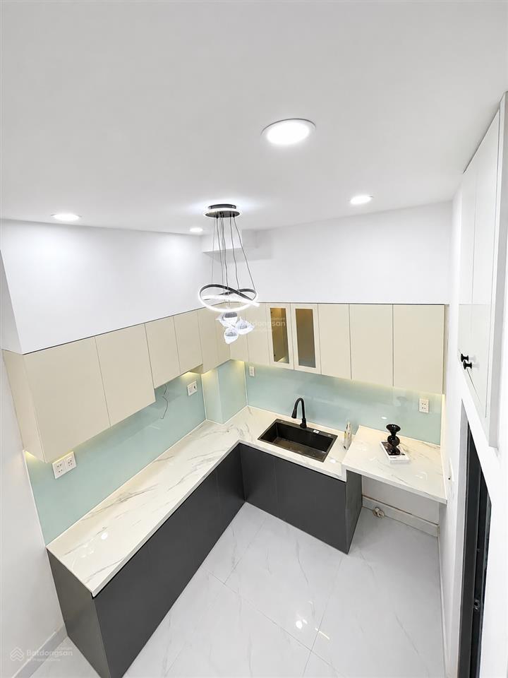 Chính chủ cần bán nhà mới toanh cách xe hơi vài bước chân