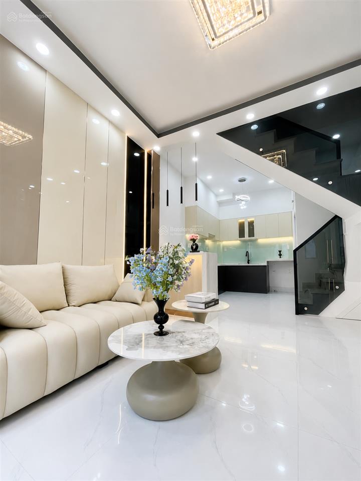 Chính chủ cần bán nhà mới toanh cách xe hơi vài bước chân