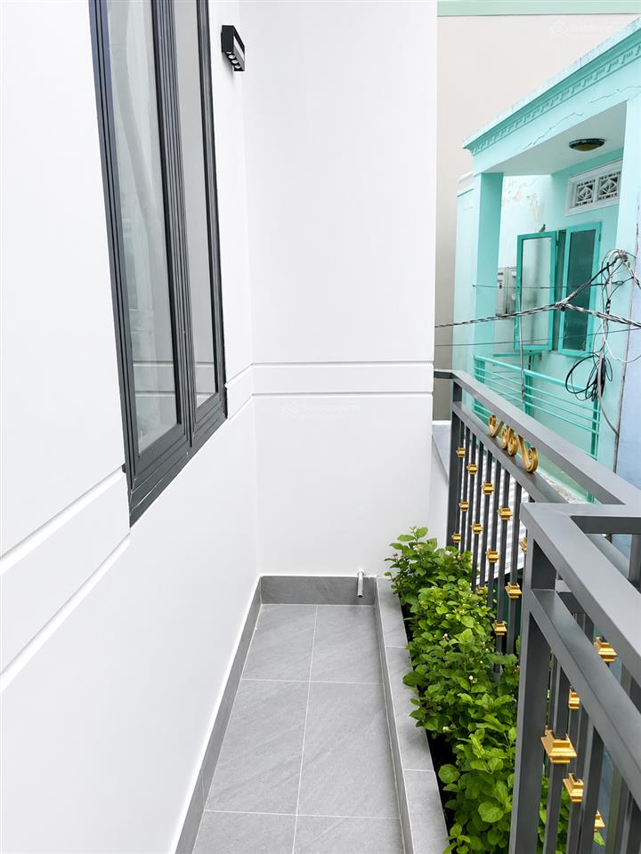 Chính chủ cần bán nhà mới toanh cách xe hơi vài bước chân
