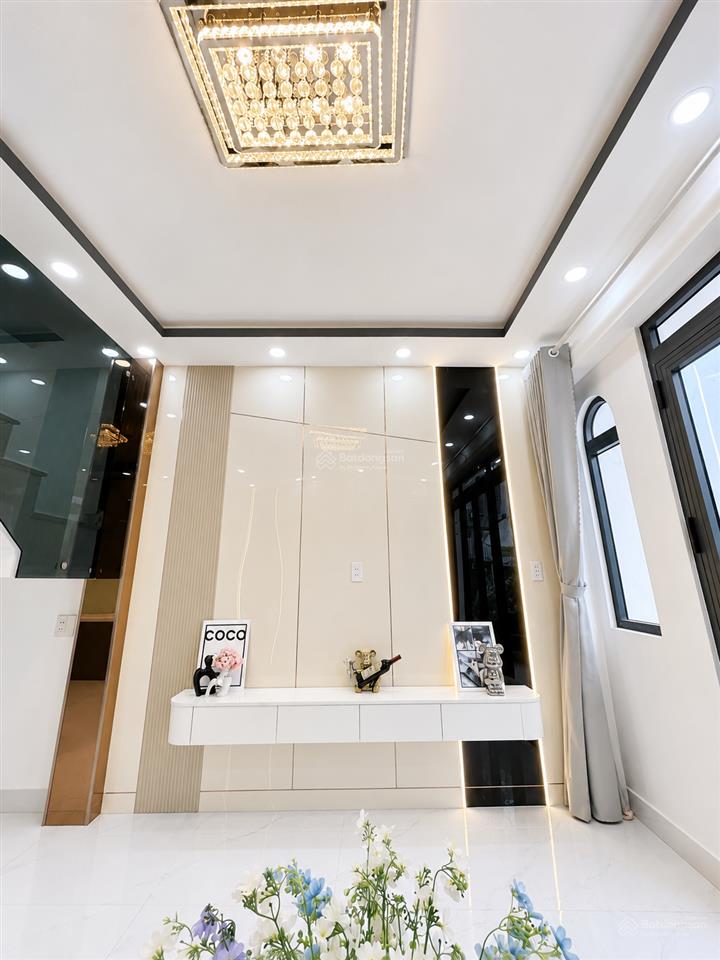 Chính chủ cần bán nhà mới toanh cách xe hơi vài bước chân