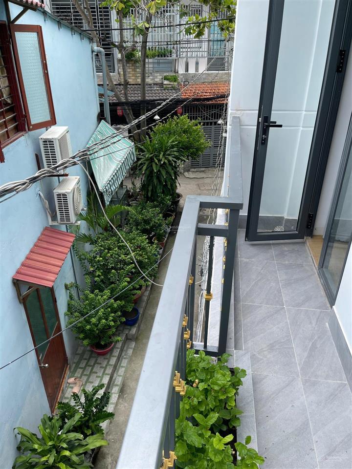 Chính chủ cần bán nhà mới toanh cách xe hơi vài bước chân