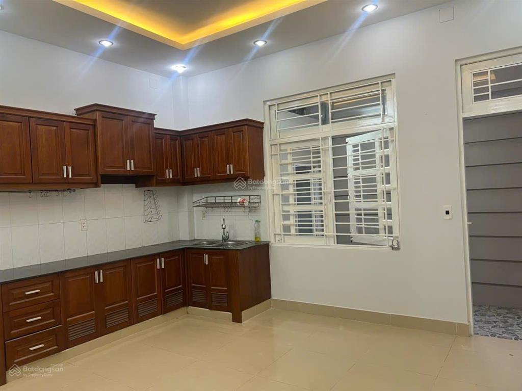 Cho thuê nhà kdc cotec phú xuân, 1 trệt, 2 lầu, st dt 107.5m2 đg 20mgiá 15tr/tháng. 0902 714 ***