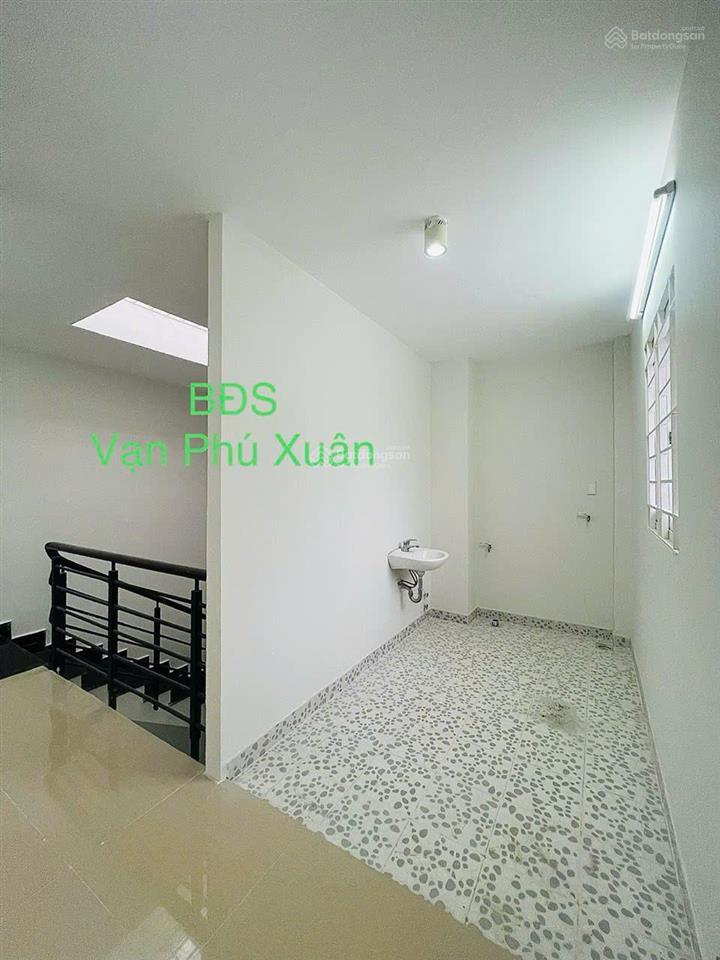 Cho thuê nhà kdc cotec phú xuân, 1 trệt, 2 lầu, st dt 107.5m2 đg 20mgiá 15tr/tháng. 0902 714 ***