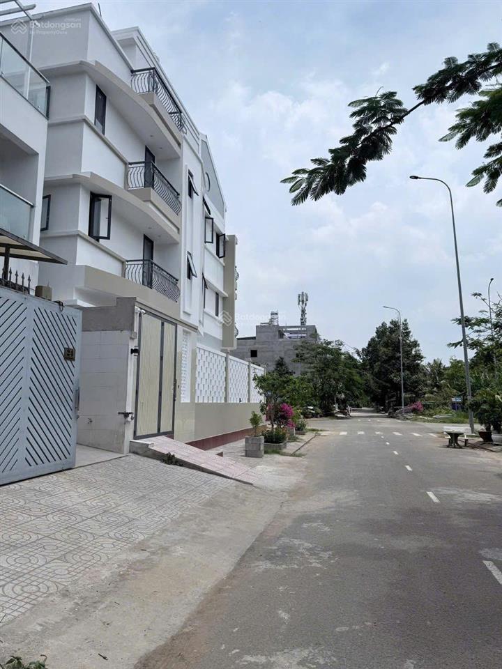 Kdc vạn hưng phú, phú xuân nhà 1 trệt, 2 lầu st dt 112m2 sổ riêng giá 10,5 tỷ.  0902 714 ***