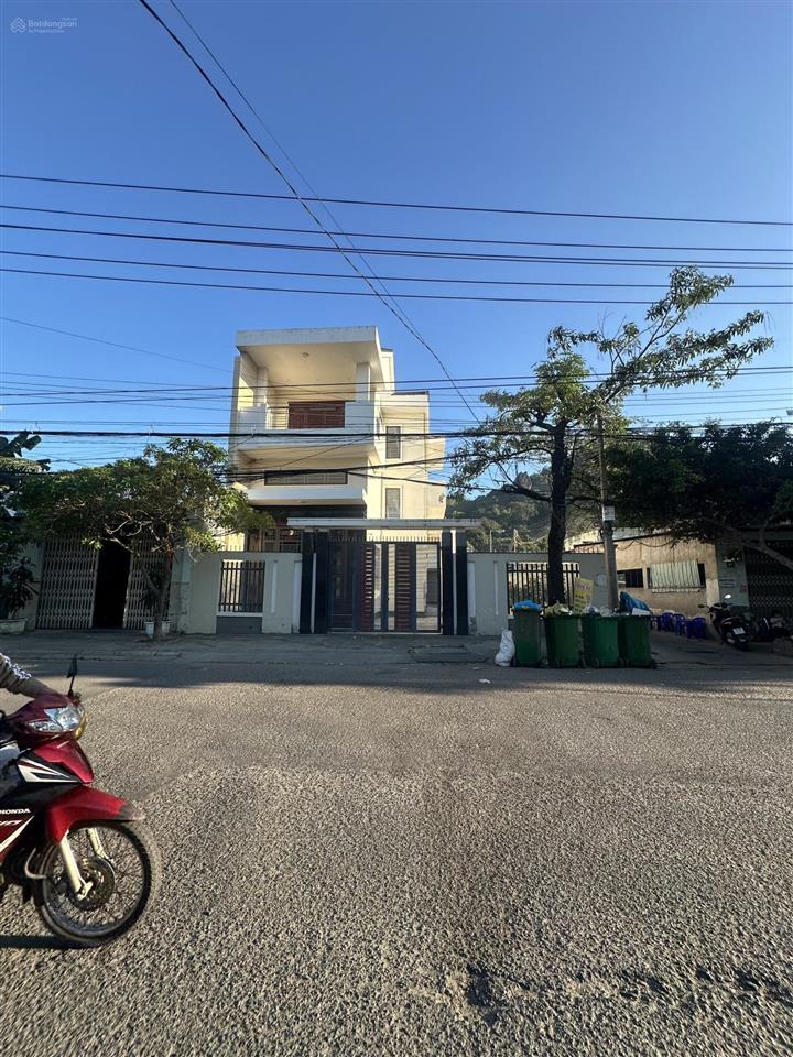 Cho thuê nhà 3 tầng góc đường nguyễn khuyến, nha trang, cách chợ vĩnh hải 800m
