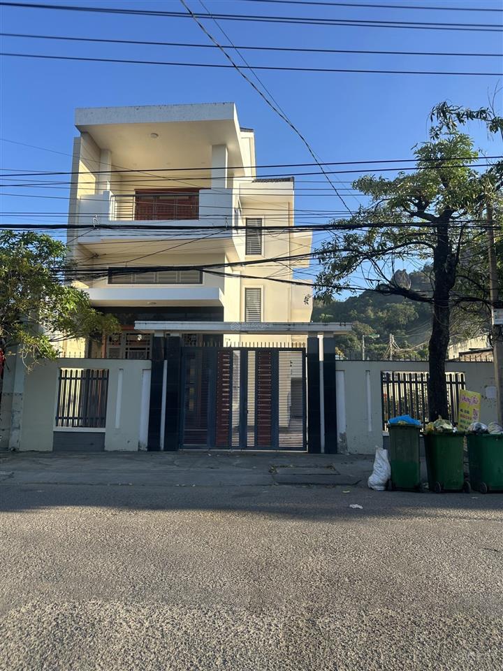 Cho thuê nhà 3 tầng góc đường nguyễn khuyến, nha trang, cách chợ vĩnh hải 800m