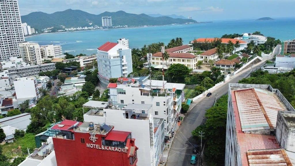 Bán nhà cách bãi tắm hòn chồng chỉ 350m, mặt tiền đường nguyễn đình chiểu tốt hơn thị trường 1 tỷ