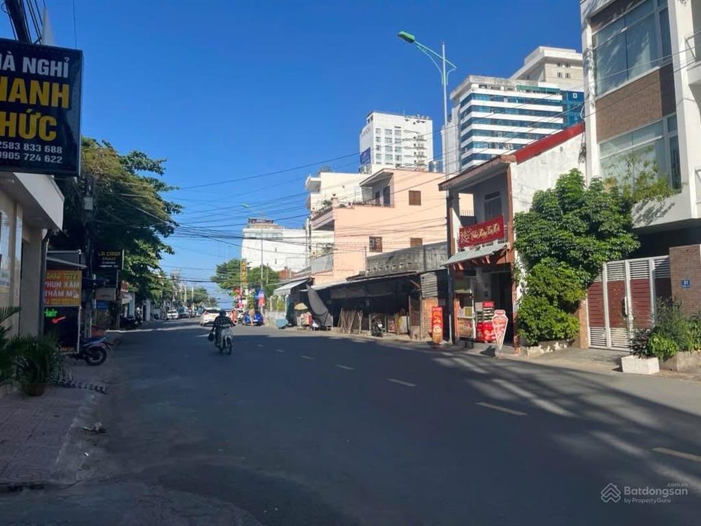 Bán nhà mặt tiền đường đặng tất, nha trang, cách biển hòn chồng chỉ 170m, giá 6,5 tỷ