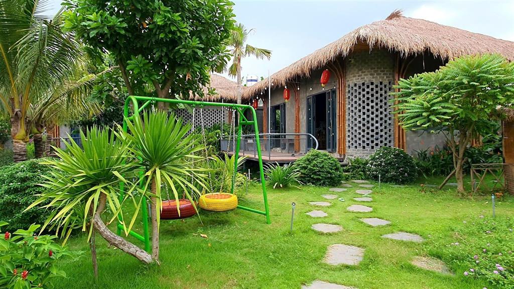 Bán nhà vườn nghỉ dưỡng mặt tiền long chiến, dt741 877m2 full thổ cư