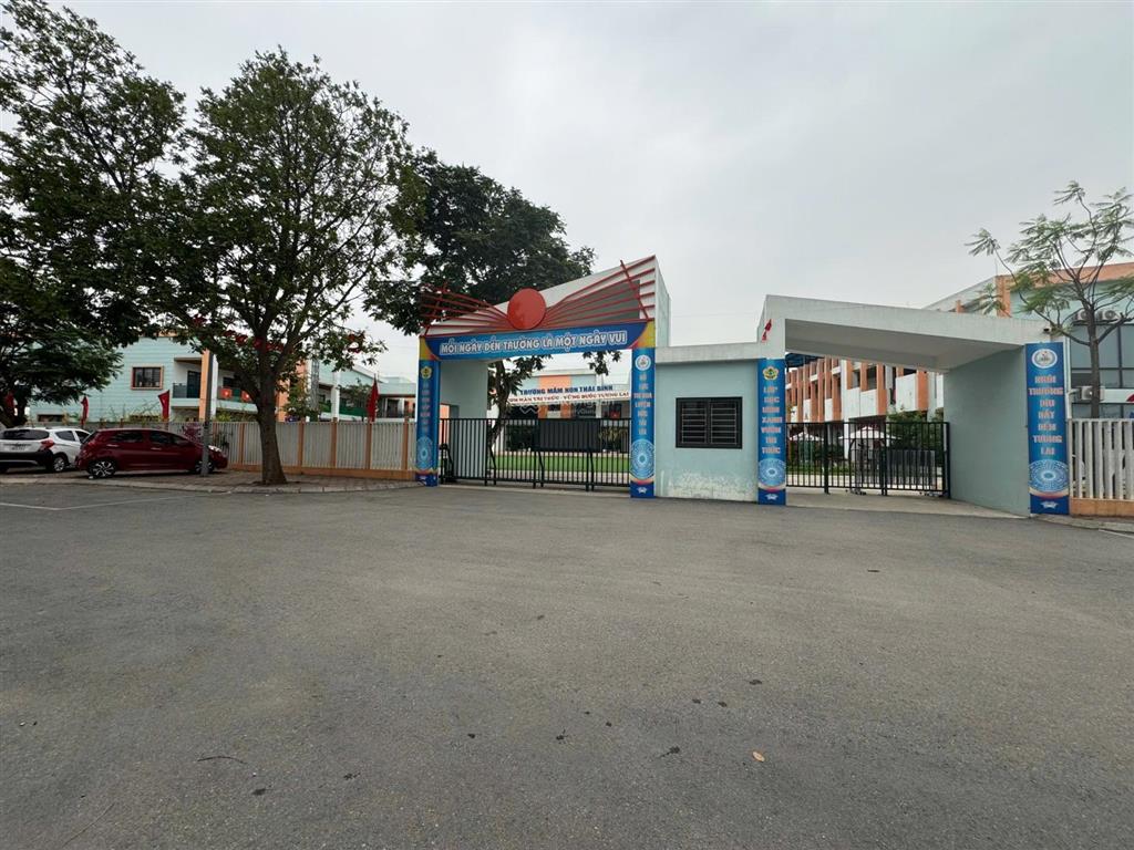 Bán đất vị trí kinh doanh cổng trường học. dt 67.2m