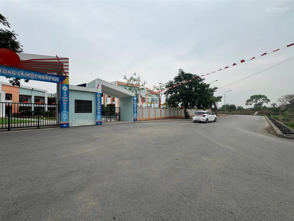 Bán đất vị trí kinh doanh cổng trường học. dt 67.2m