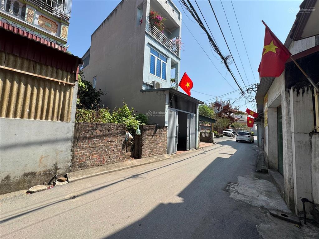 Bán mảnh đất. vị trí gần chợ thôn xuân canh, xã đông anh dt 60,6m2 rộng 4m, vuông vắn