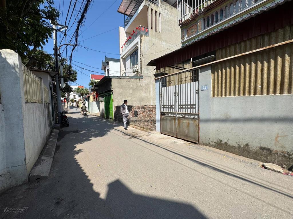 Bán mảnh đất. vị trí gần chợ thôn xuân canh, xã đông anh dt 60,6m2 rộng 4m, vuông vắn
