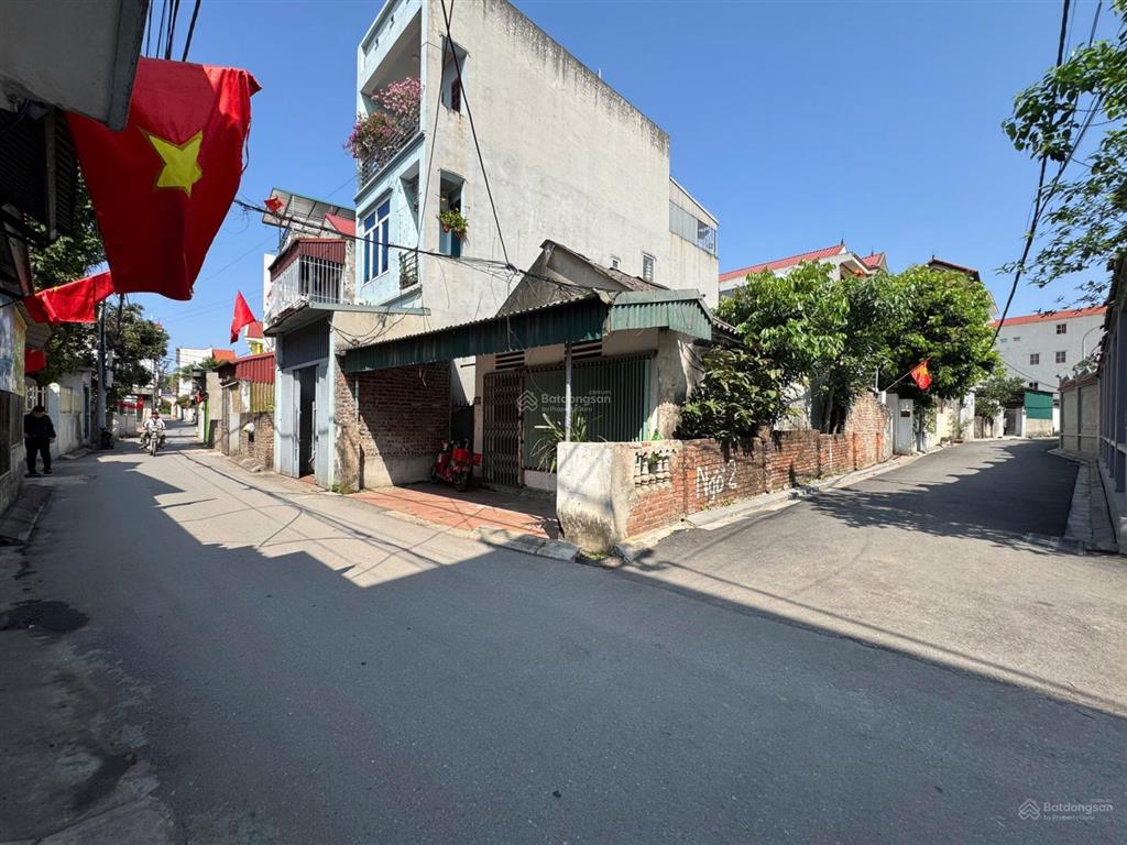 Bán mảnh đất. vị trí gần chợ thôn xuân canh, xã đông anh dt 60,6m2 rộng 4m, vuông vắn