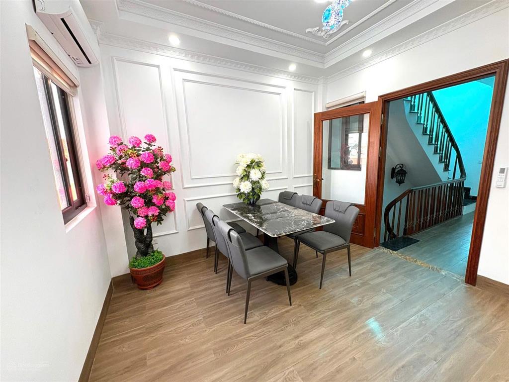 Cho thuê nhà văn cao  liễu giai 6 tầng thang máy 55m 7 phòng ngủ khép kín 25 triệu/tháng