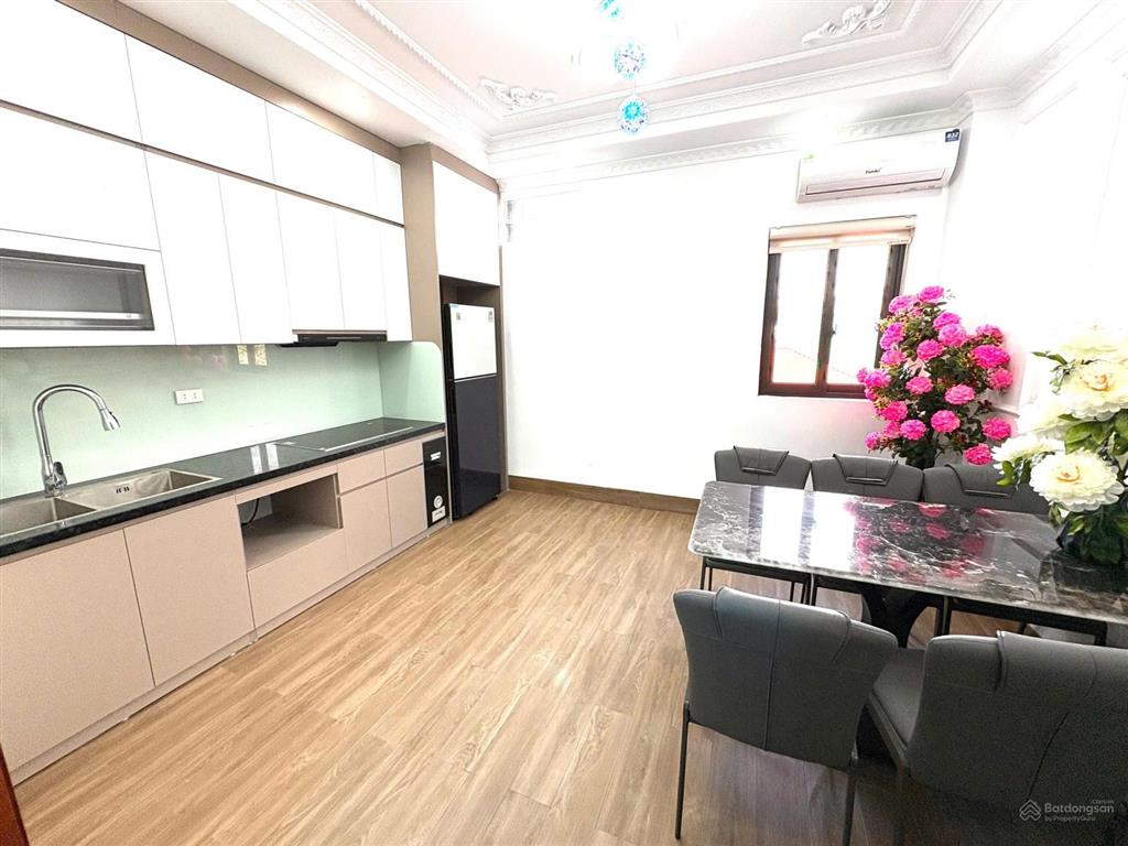 Cho thuê nhà văn cao  liễu giai 6 tầng thang máy 55m 7 phòng ngủ khép kín 25 triệu/tháng