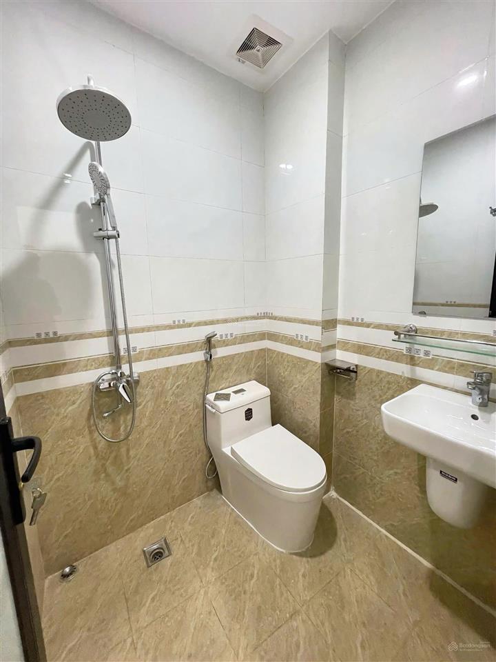 Cho thuê nhà ngọc khánh nhà xây mới tinh, 6 tầng, cách lotte 200m 15 triệu còn thương lượng