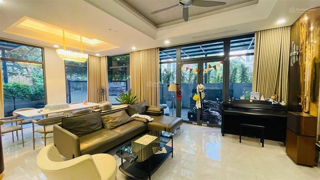 Chính chủ bán biệt thự lô góc hoàn thiện nội thất đẹp ở ngay kinh doanh dương nội 210m 52 tỷ
