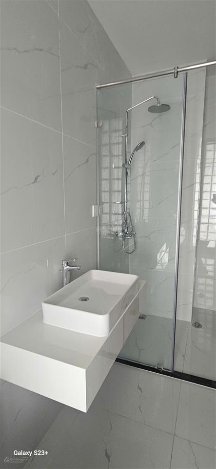 Chính chủ cần bán mặt tiền nhà mới xây dựng 100% đường trần quang diệu, quận 3, tp.hcm