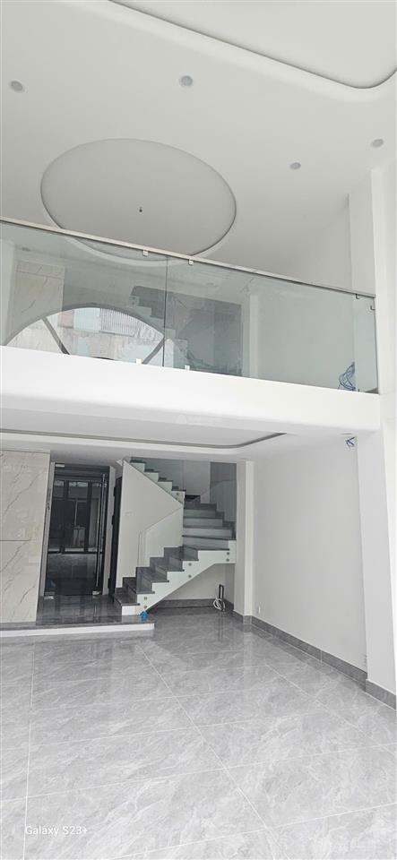Chính chủ cần bán mặt tiền nhà mới xây dựng 100% đường trần quang diệu, quận 3, tp.hcm