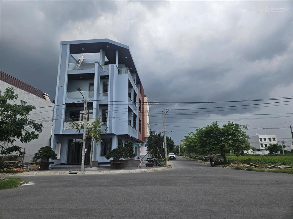 Cho thuê tòa nhà văn phòng mới xây, ngay chợ hưng long, bình chánh