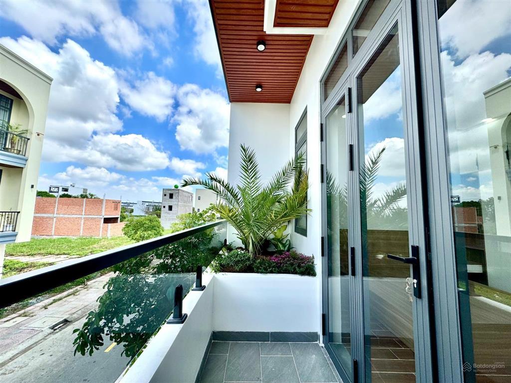 Bán nhà mới đẹp đầy đủ nội thất kdc the sol city, xã phước lý