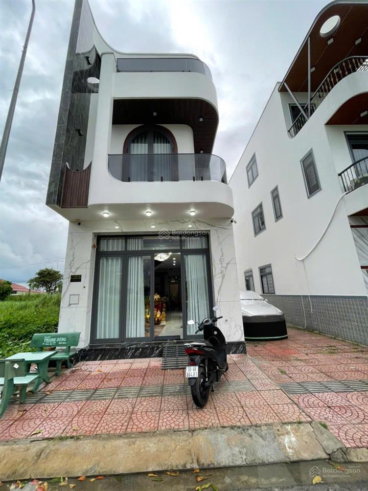 Bán nhà góc 2 mặt tiền kdc the sol city 4,550 tỷ