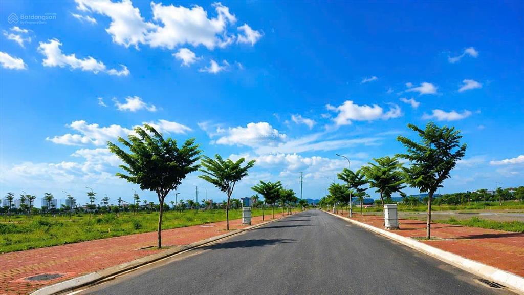 Cần bán gấp lô góc siêu hiếm  cổng kcn quang châu