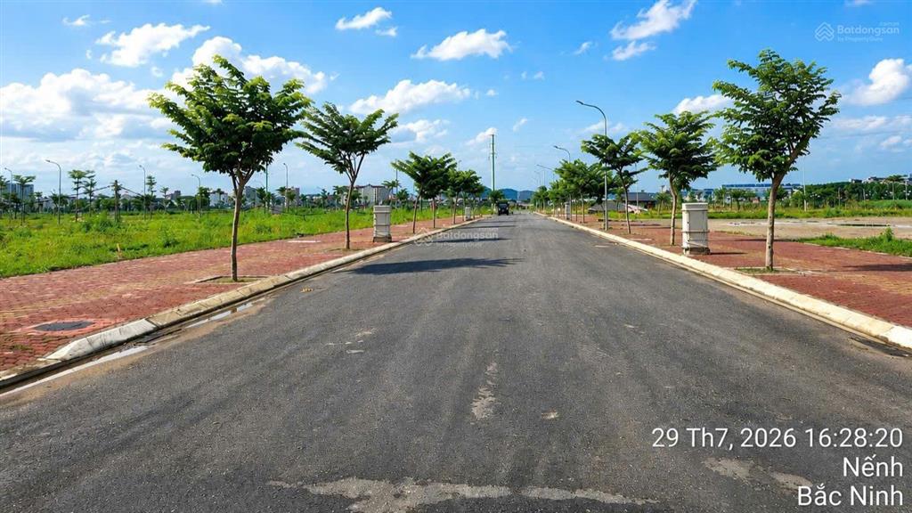 Cần bán gấp lô góc siêu hiếm  cổng kcn quang châu