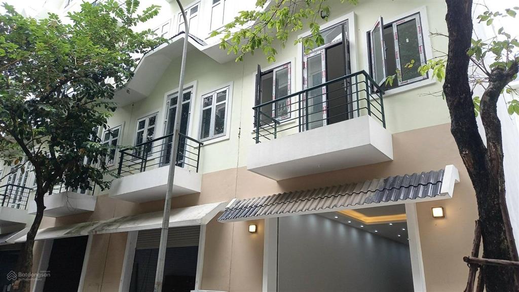 17,9 tỷ  liền kề 100m2  2 mặt đường  hoàn thiện full  hướng đông nam