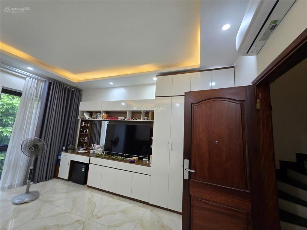 15,9 tỷ  75m2  2 mặt đường  hoàn thiện  có vườn hoa sau nhà