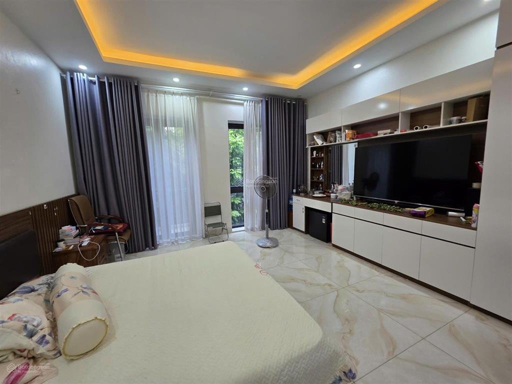 15,9 tỷ  75m2  2 mặt đường  hoàn thiện  có vườn hoa sau nhà
