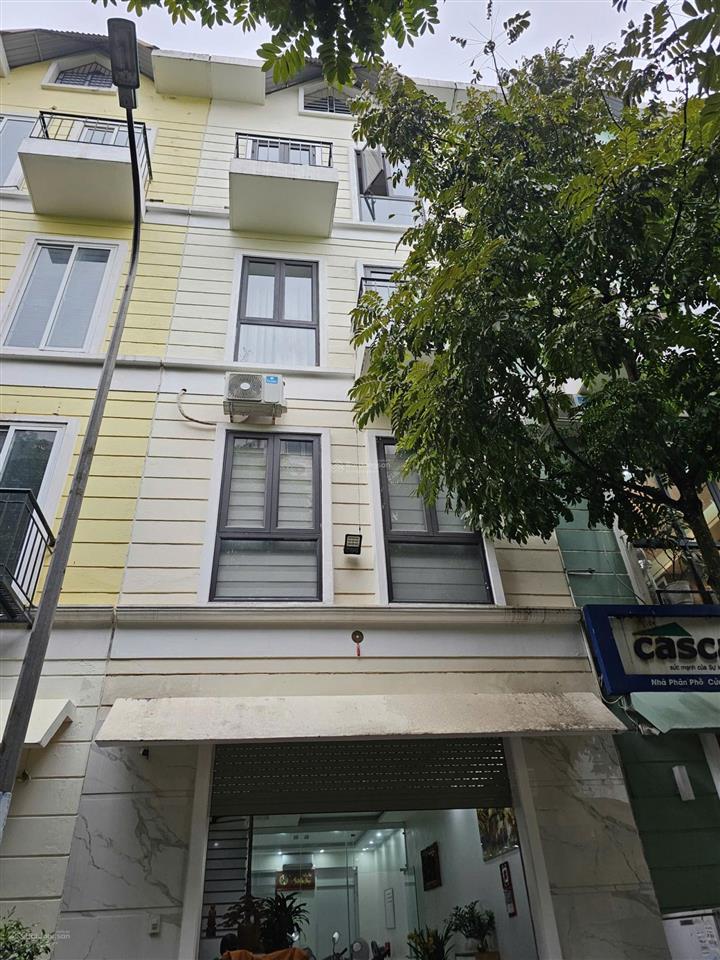 15,9 tỷ  75m2  2 mặt đường  hoàn thiện  có vườn hoa sau nhà